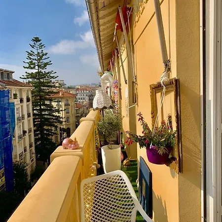 Emma's Guests House ベッド・アンド・ブレックファスト ニース