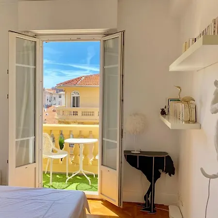 Emma's Guests House ベッド・アンド・ブレックファスト ニース